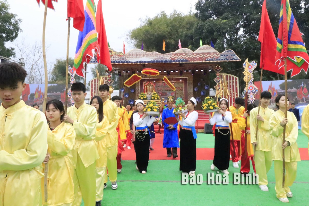 The Gau Tao festival of the Mong people in Mai Chau district always leaves a special impression on visitors from near and far.