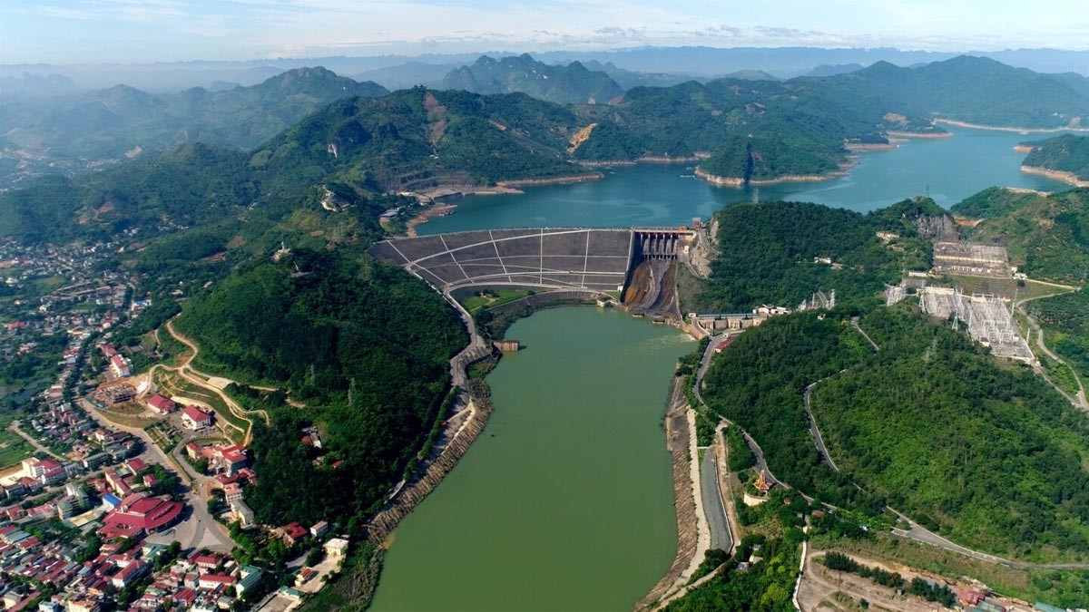 The panorama of Hoa Binh Hydropower Plant and the lake behind