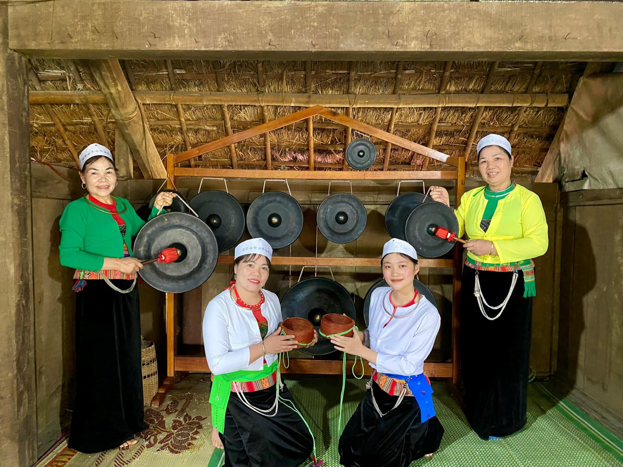 Muong women with the Gong art